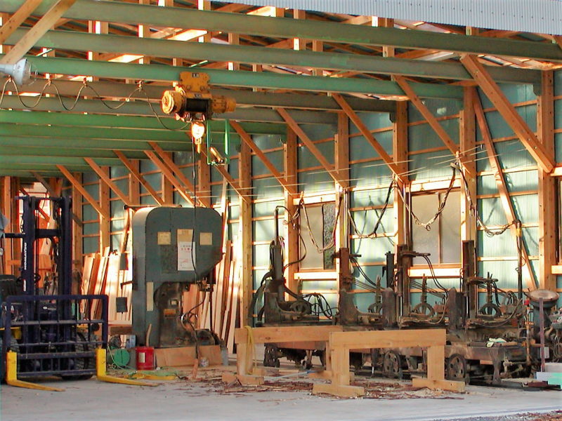 製材所を併設。自分の眼で確かめ製材する。　214.6㎡（65坪）木造一部鉄骨　平成13年2月建設